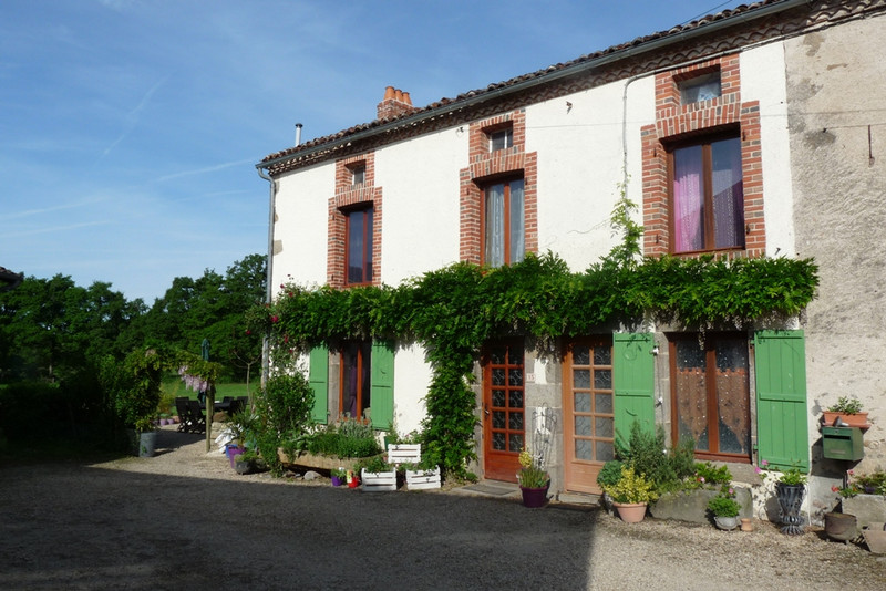Maison à vendre à Oradour-Saint-Genest, Haute-Vienne - 460 040 € - photo 1