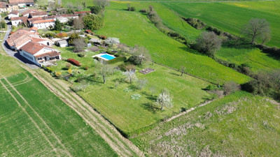 Maison à vendre à Brie-sous-Chalais, Charente, Poitou-Charentes, avec Leggett Immobilier