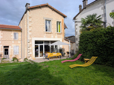 French property for sale in Barbezieux-Saint-Hilaire, Charente - €399,000 - photo 9