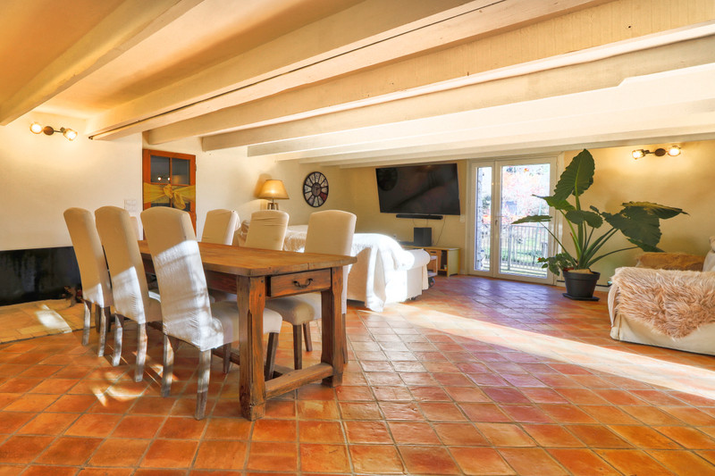 French property for sale in Viens, Vaucluse - €745,000 - photo 4