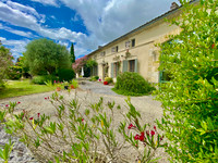 Maison à vendre à Mirambeau, Charente-Maritime - 498.200 € - photo 1