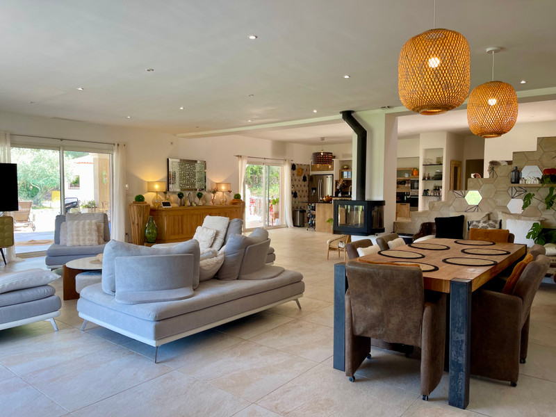 French property for sale in Besse-sur-Issole, Var - €1,102,500 - photo 2