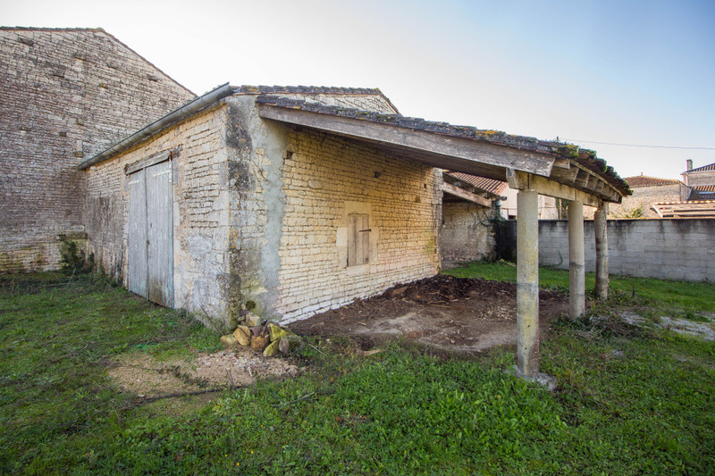 French property for sale in Rouillac, Charente - €97,000 - photo 6