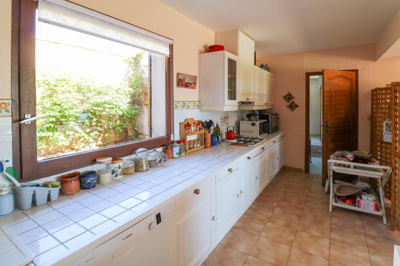 French property for sale in Saint-Maximin, Gard - €675,000 - photo 2
