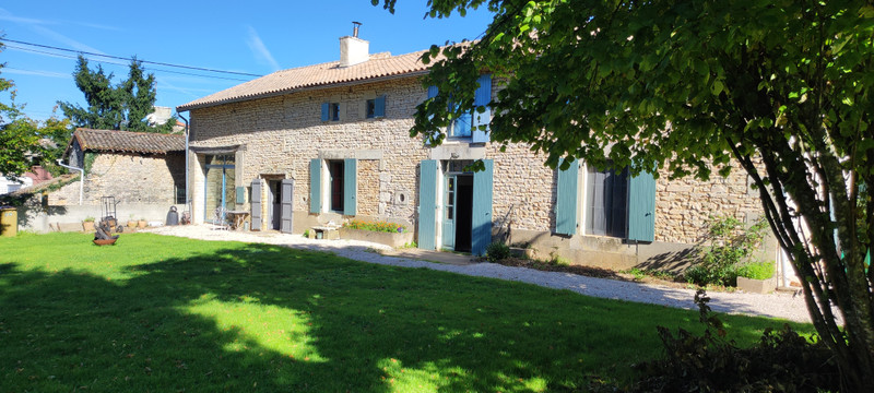 French property for sale in Chaunay, Vienne - €245,030 - photo 1