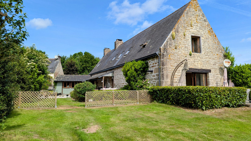 French property for sale in Lignol, Morbihan - €901,000 - photo 1