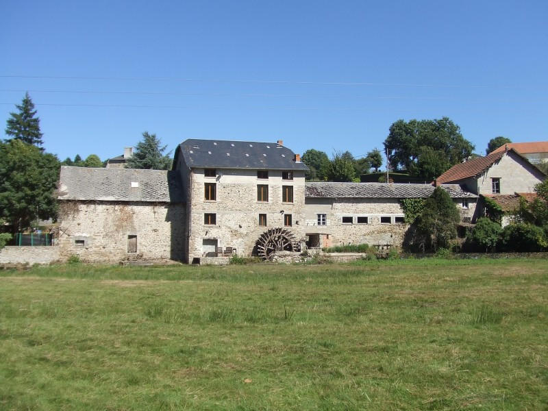 French property for sale in Arrènes, Creuse - €235,400 - photo 3