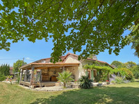 Maison à vendre à Juignac, Charente - 749.000 € - photo 1