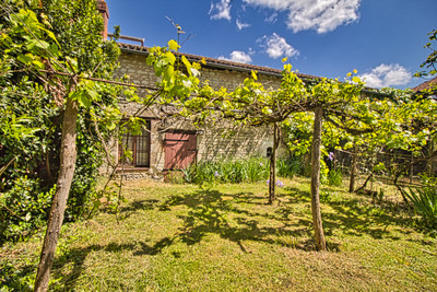 French property for sale in Berthegon, Vienne - €335,000 - photo 3