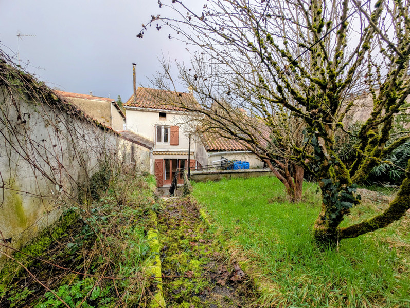 French property for sale in Ruffec, Charente - €71,500 - photo 9