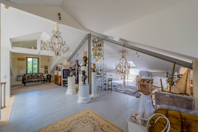 High quality renovation for this Château 17km from Bordeaux center