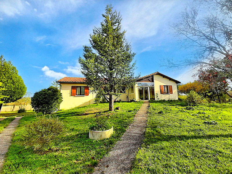 Propriété à vendre à Saint-Séverin, Charente - 189 570 €