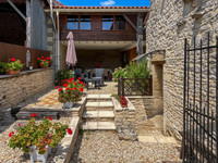 Maison à vendre à Nanteuil-en-Vallée, Charente - 179.950 € - photo 2