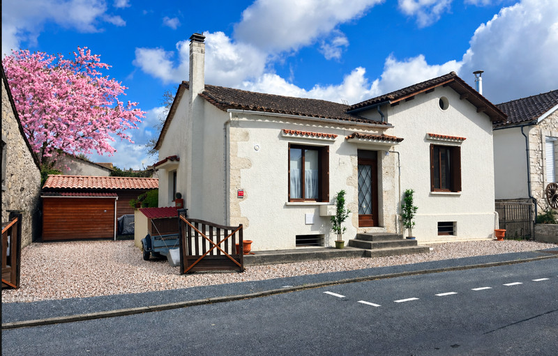 French property for sale in Eymet, Dordogne - €299,950 - photo 1