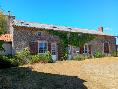 French property for sale in Sillars, Vienne - €251,450 - photo 2