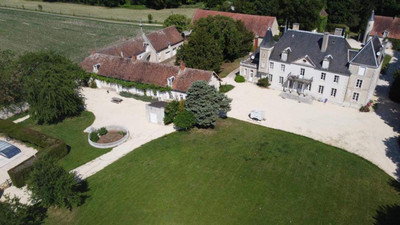 Chateau à vendre à Saint-Loup-des-Chaumes, Cher, Centre, avec Leggett Immobilier