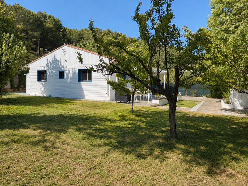 French property for sale in Saint-Zacharie, Var - €460,000 - photo 2
