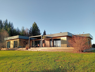 Chalet à vendre à Neuvic, Corrèze, Limousin, avec Leggett Immobilier
