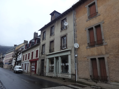 Immeuble à vendre à Condat, Cantal, Auvergne, avec Leggett Immobilier