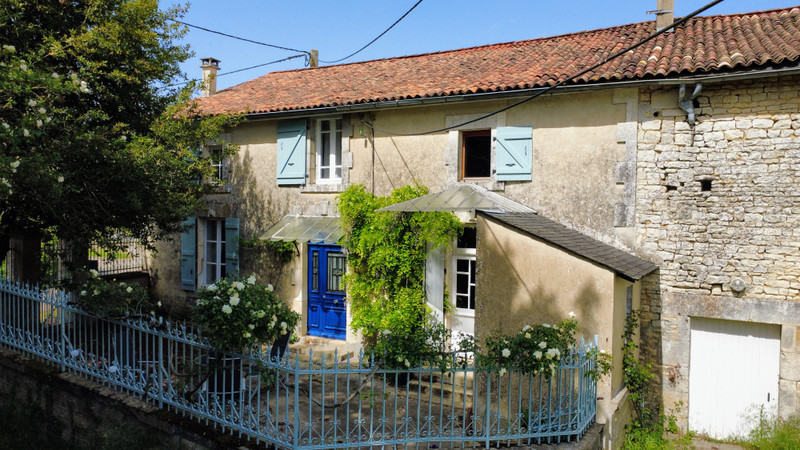 French property for sale in Ruffec, Charente - €223,400 - photo 0