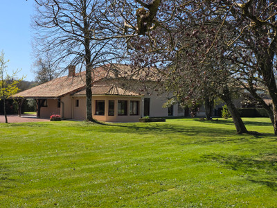 French property for sale in Montalembert, Deux-Sèvres - €386,900 - photo 2