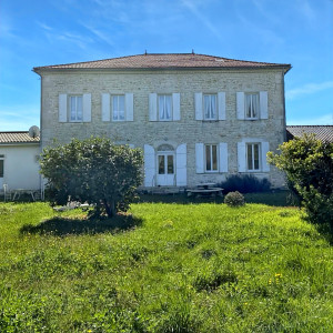 Maison à vendre à Lesparre-Médoc, Gironde, Aquitaine, avec Leggett Immobilier