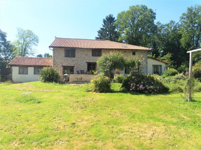 Maison à vendre à Les Salles-Lavauguyon, Haute-Vienne, Limousin, avec Leggett Immobilier