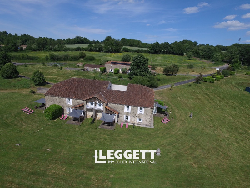 Maison 45 pièce(s), AVAILLES-LIMOUZINE