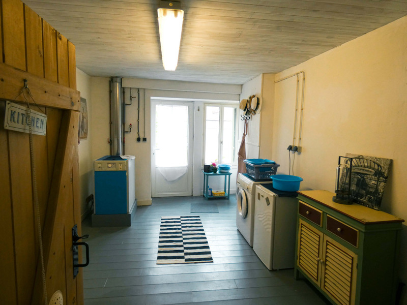 French property for sale in Bazoges-en-Pareds, Vendée - €203,040 - photo 9