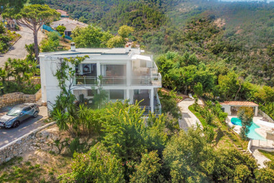 A stunning contemporary villa with panoramic sea views, perched on the hills of Mandelieu