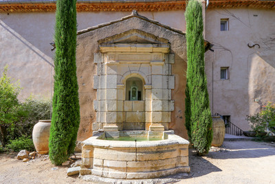 French property for sale in Rustrel, Vaucluse - €2,295,000 - photo 3