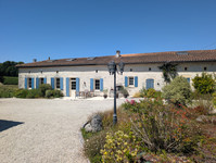 Maison à vendre à Saint-Germain-de-Vibrac, Charente-Maritime - 299.000 € - photo 1