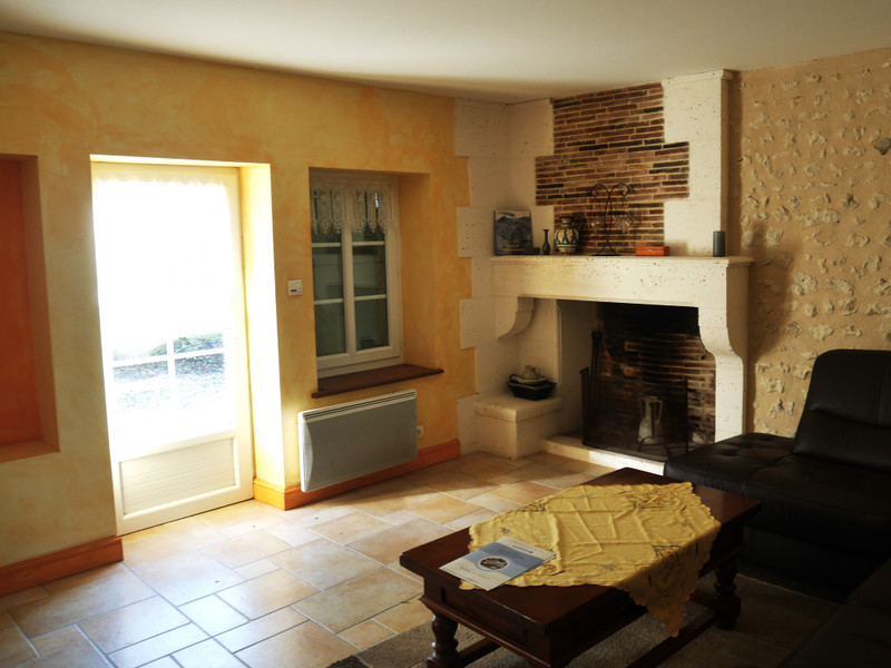 French property for sale in Montmoreau, Charente - €195,652 - photo 2
