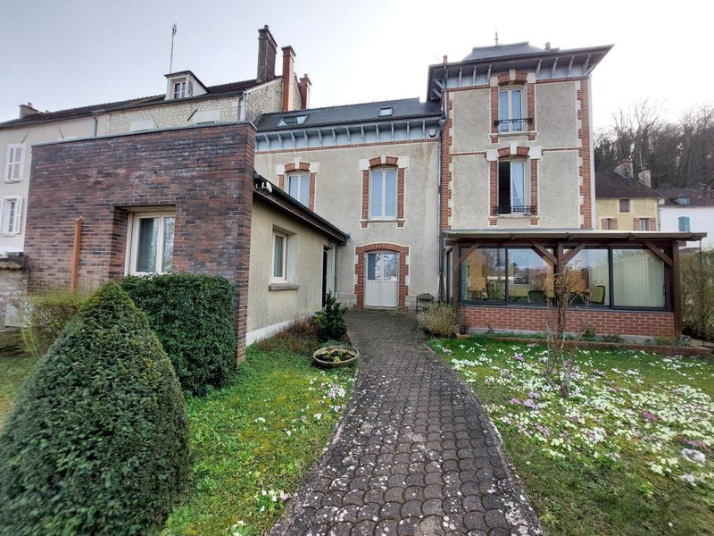 French property for sale in Tonnerre, Yonne - €285,000 - photo 0