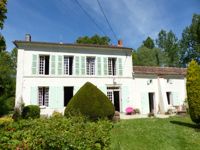 Maison à vendre à Saint-Palais-du-Né, Charente, Poitou-Charentes, avec Leggett Immobilier