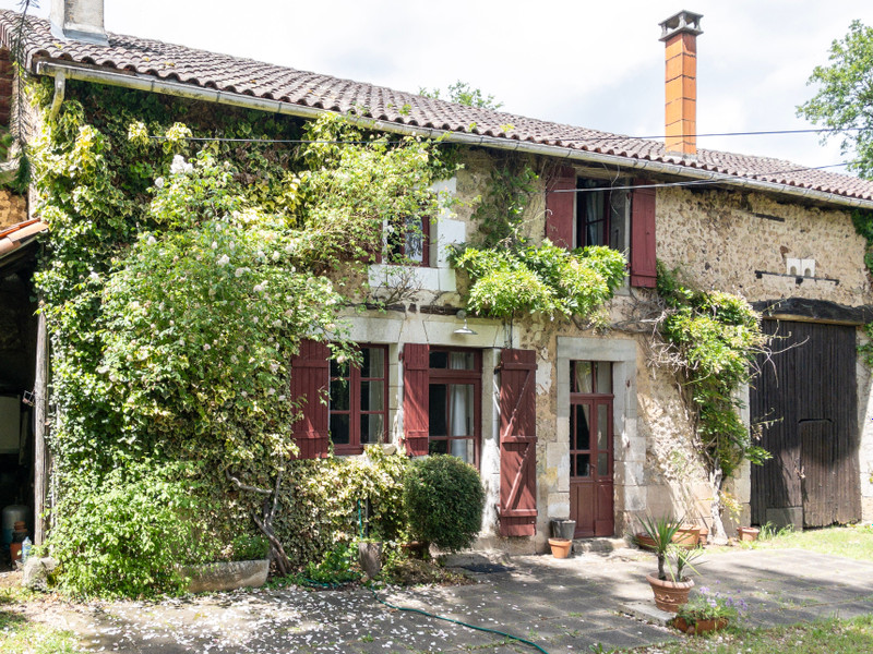 French property for sale in Pressignac, Charente - €278,000 - photo 0