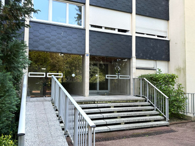 French property for sale in Vélizy-Villacoublay, Yvelines - €320,000 - photo 12