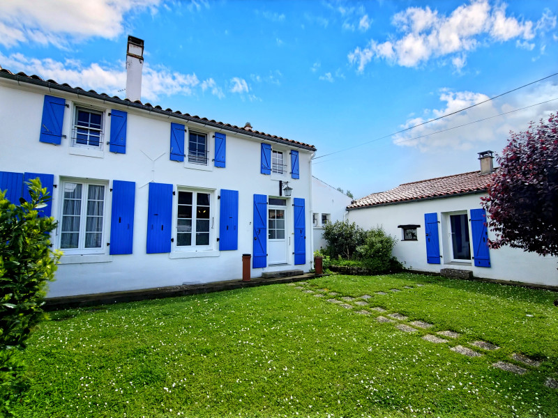 French property for sale in Les Velluire-sur-Vendée, Vendée - €343,200 - photo 0