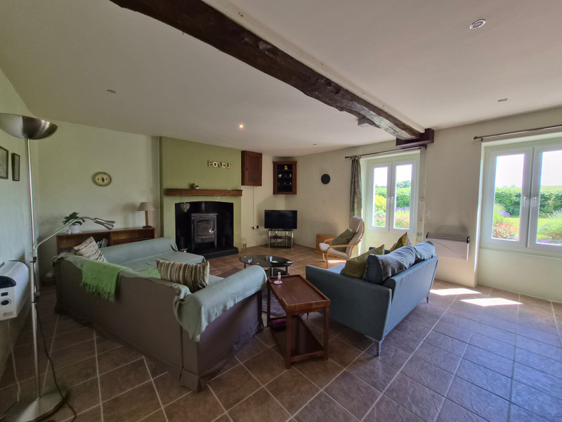 French property for sale in Désertines, Mayenne - €140,000 - photo 3