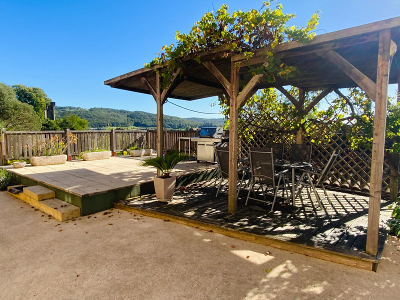 French property for sale in Montignac-Lascaux, Dordogne - €399,999 - photo 2
