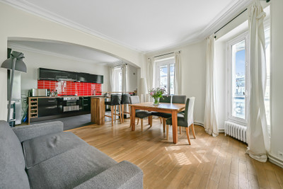French property for sale in Paris 18e Arrondissement, Paris - €1,000,000 - photo 2