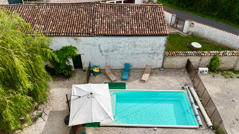 French property for sale in Le Seure, Charente-Maritime - €261,450 - photo 1