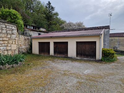 French property for sale in Ruelle-sur-Touvre, Charente - €247,000 - photo 9