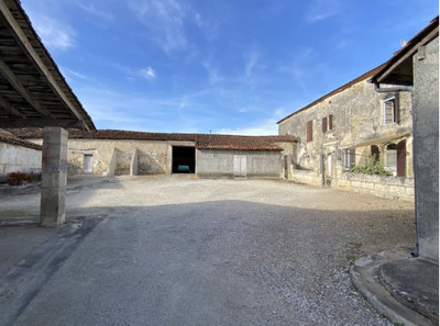 French property for sale in Gurat, Charente - €318,000 - photo 2