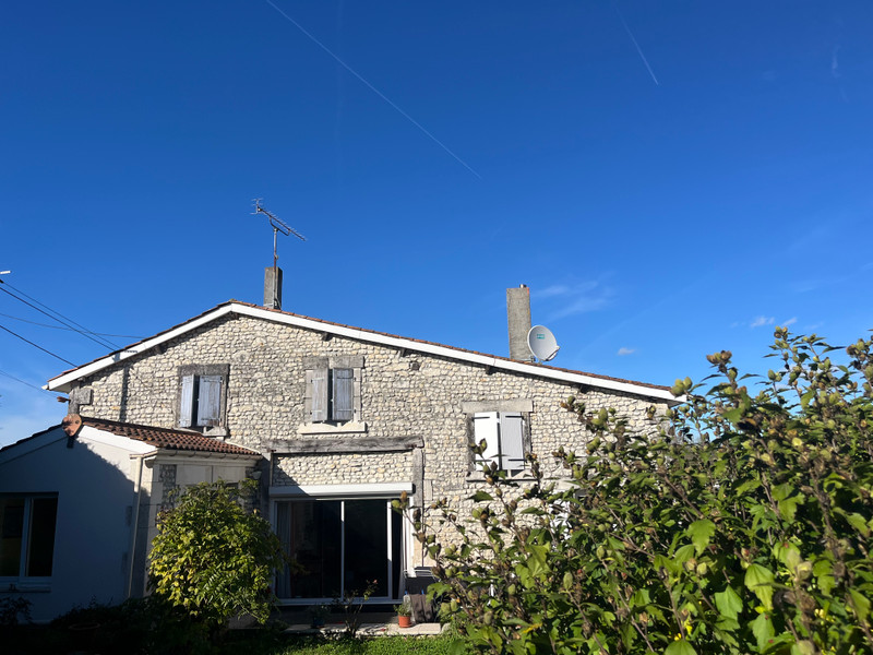 French property for sale in Saint-Médard, Charente - €251,450 - photo 0