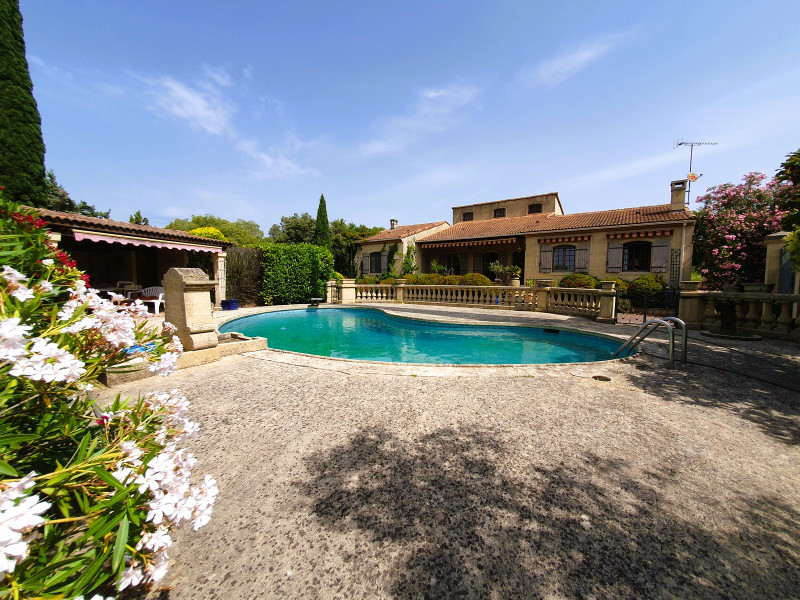 Maison à vendre à Vers-Pont-du-Gard, Gard - 495.000 € - photo 1