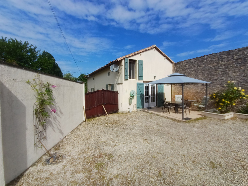 Maison à vendre à Val-de-Bonnieure, Charente - 141.700 € - photo 1
