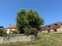 Maison à vendre à Saint-Paul-la-Roche, Dordogne - 742.000 € - photo 2