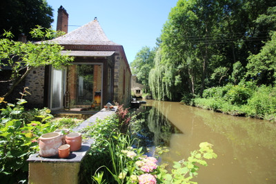 French property for sale in Craon, Mayenne - €585,000 - photo 2