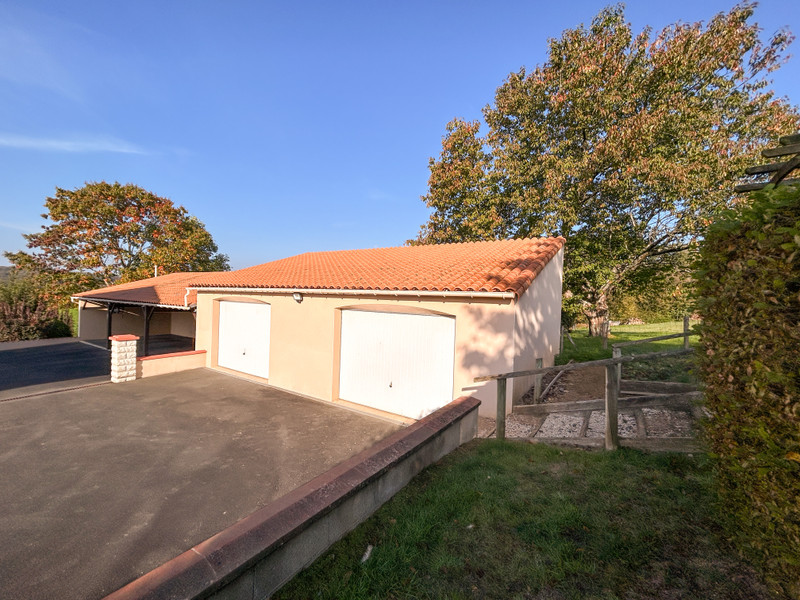 French property for sale in Mervent, Vendée - €450,000 - photo 2